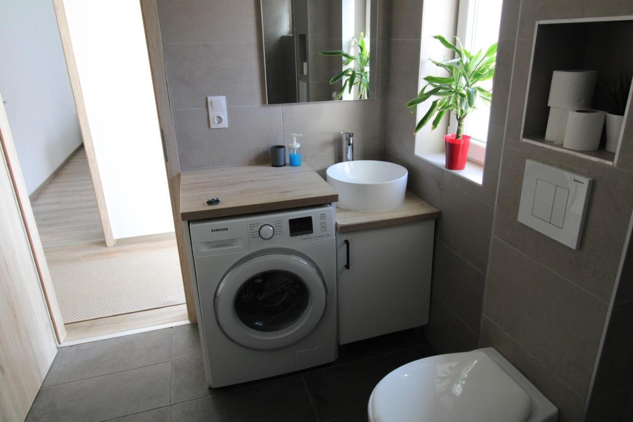 Garden Apartman House Apartamento Pécs Exterior foto